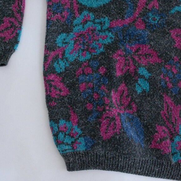 Vintage White Oaks Grey w Pink Teal Floral Knit Crewneck Sweater M - Picture 7 of 13